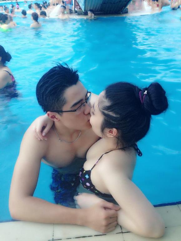 Tình cũ Cao Thái Sơn phô trọn vú vòng 1, hôn đắm đuối bạn trai ở bể bơi